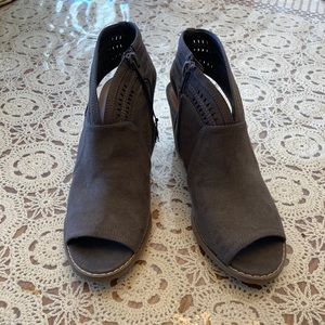 NWOT Sonoma Heeled Sandals